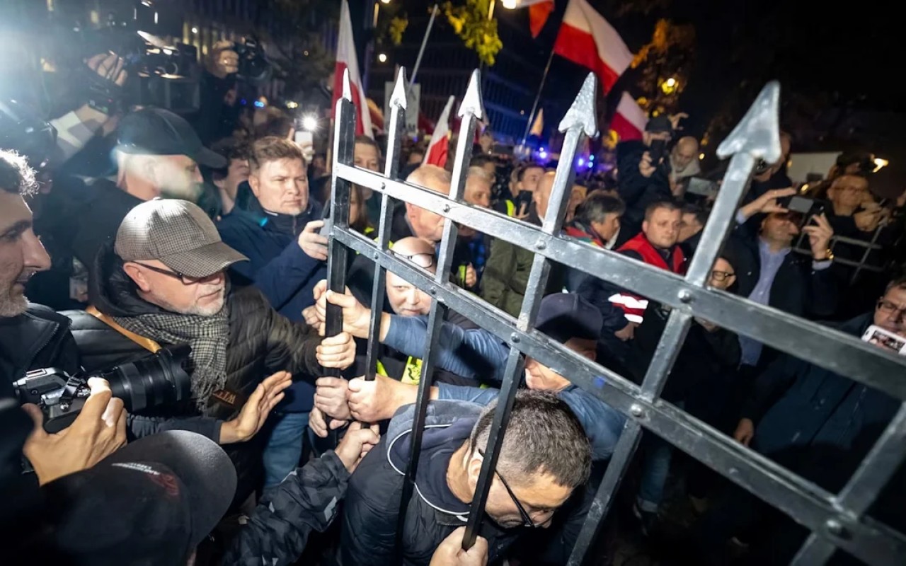 Konstitusiya məhkəməsinin binası ələ keçirildi - Polşa Prezidentindən təcili açıqlama