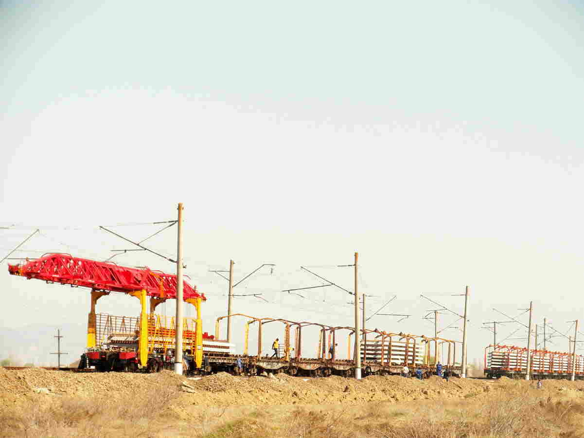 Muğan-Qarasu mənzilində 9,3 km dəmir yolu əsaslı təmir olunur -   FOTO