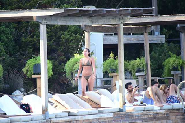 Rafet El Romanın qızlarının çılpaq şəkilləri çəkildi -  FOTOLAR