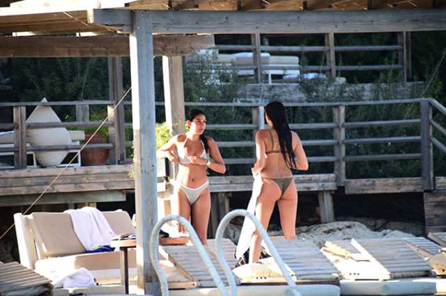 Rafet El Romanın qızlarının çılpaq şəkilləri çəkildi -  FOTOLAR