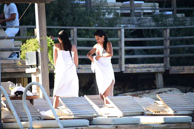 Rafet El Romanın qızlarının çılpaq şəkilləri çəkildi -  FOTOLAR