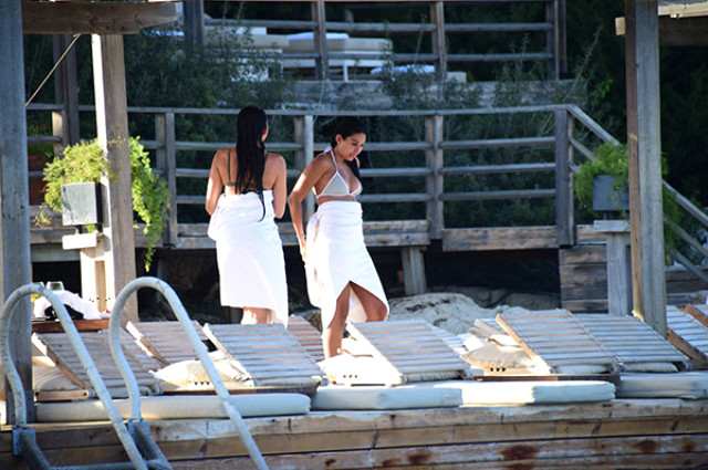 Rafet El Romanın qızlarının çılpaq şəkilləri çəkildi -  FOTOLAR