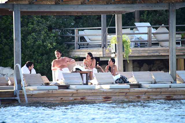 Rafet El Romanın qızlarının çılpaq şəkilləri çəkildi -  FOTOLAR