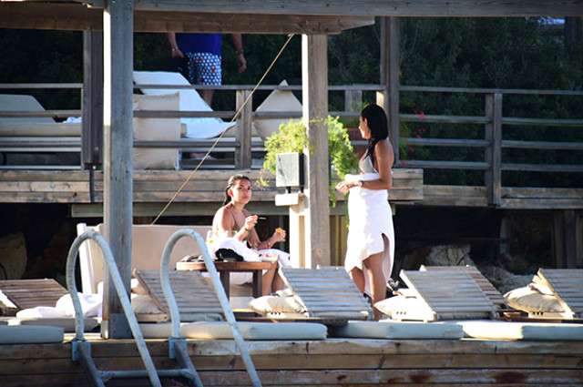 Rafet El Romanın qızlarının çılpaq şəkilləri çəkildi -  FOTOLAR