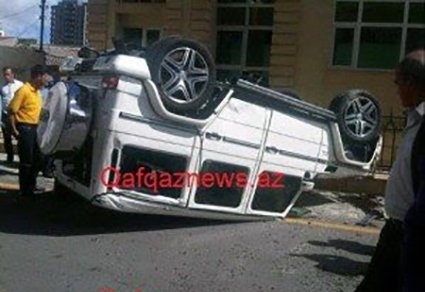 Galendewagen qırmızı BMW ilə ötüşürmüş?! -    FOTOLAR