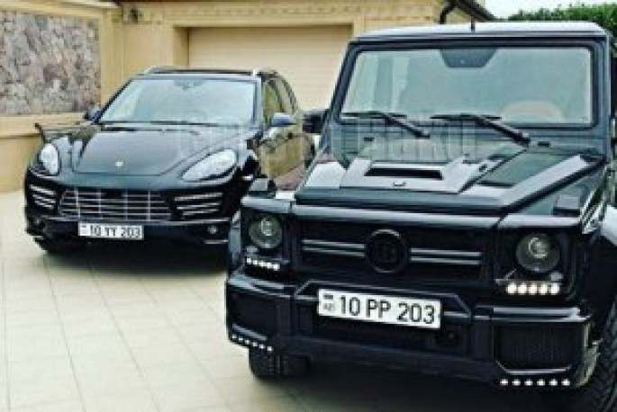 Galendewagen qırmızı BMW ilə ötüşürmüş?! -    FOTOLAR