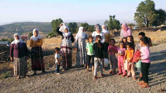 150 ildir susuz qalan kəndi eşşəklər su ilə təmin edir -  FOTO-VIDEO
