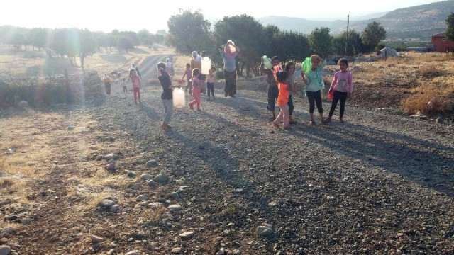 150 ildir susuz qalan kəndi eşşəklər su ilə təmin edir -  FOTO-VIDEO