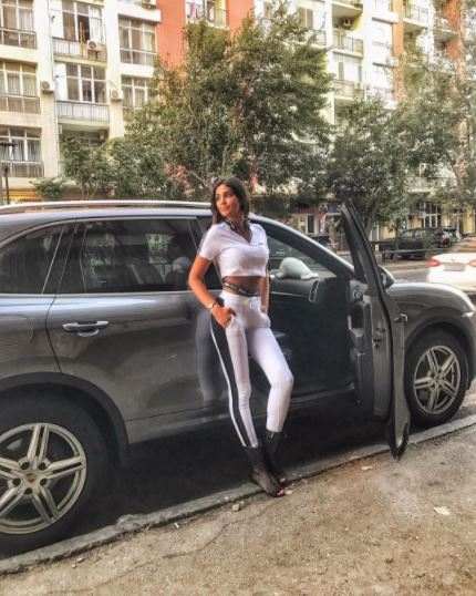 Pərvinin 200 minlik avtomobili -   FOTO