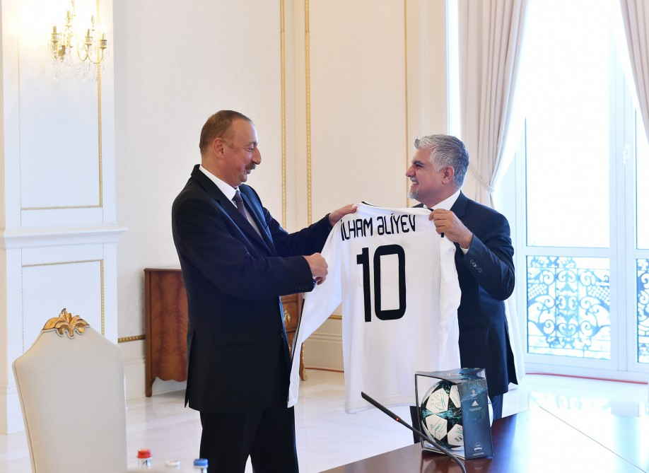 Prezident Qarabağ futbol klubunun heyətini belə    QƏBUL ETDİ (FOTOLAR)