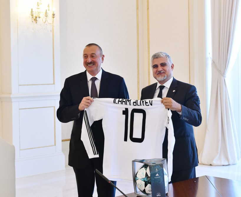 Qarabağın Prezidentə   HƏDİYYƏSİ (FOTOLAR)