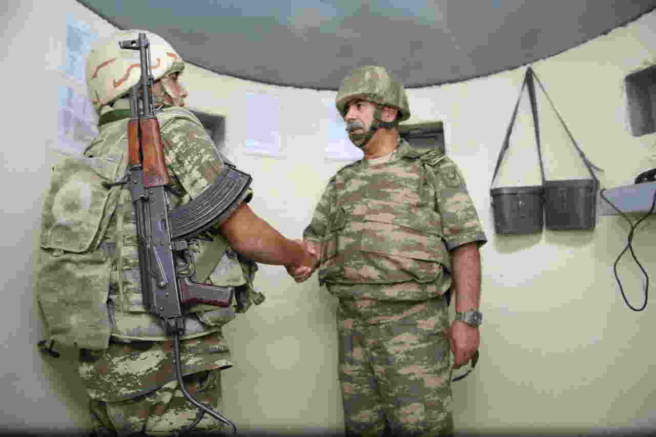 Zakir Həsənov ÖN CƏBHƏDƏ   döyüş hazırlığı səviyyəsini YOXLADI (FOTOLAR)