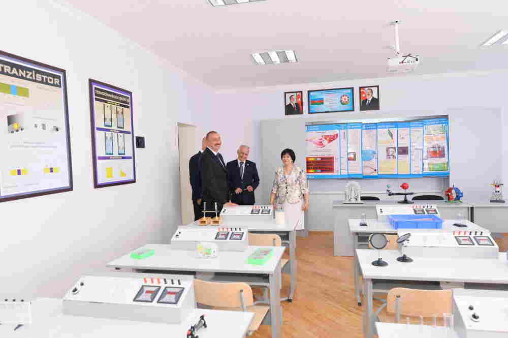 İlham Əliyev 10 saylı orta məktəbdə -   FOTOLAR