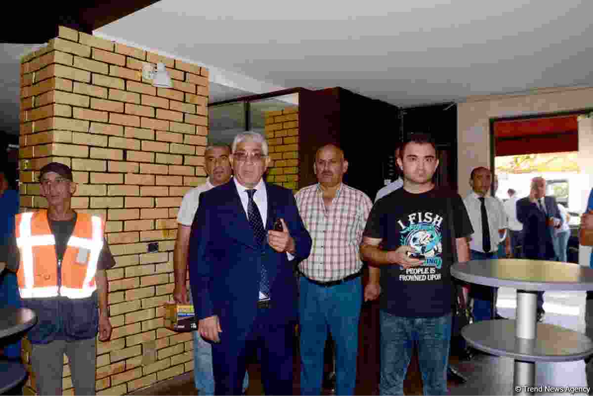 Hacıbala Abutalıbov ermənilərin    KAFESİNİ BAÄžLATDIRDI - FOTOLAR