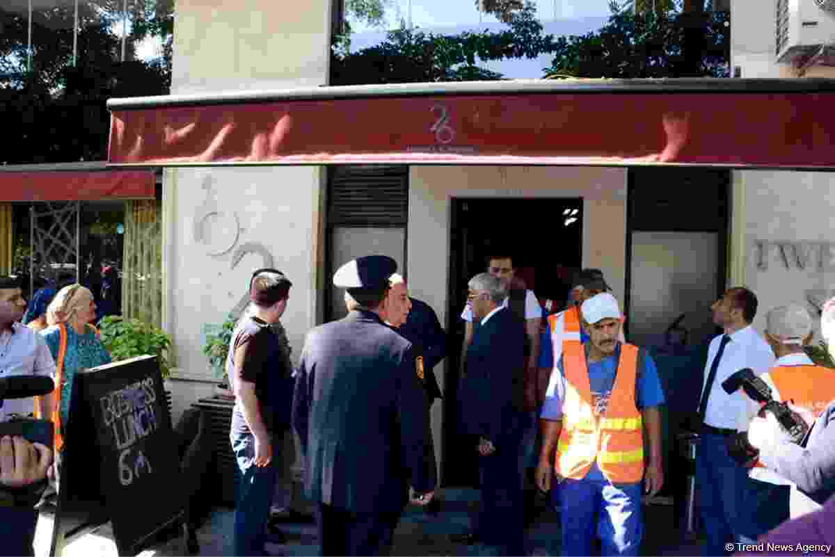 Hacıbala Abutalıbov ermənilərin    KAFESİNİ BAÄžLATDIRDI - FOTOLAR