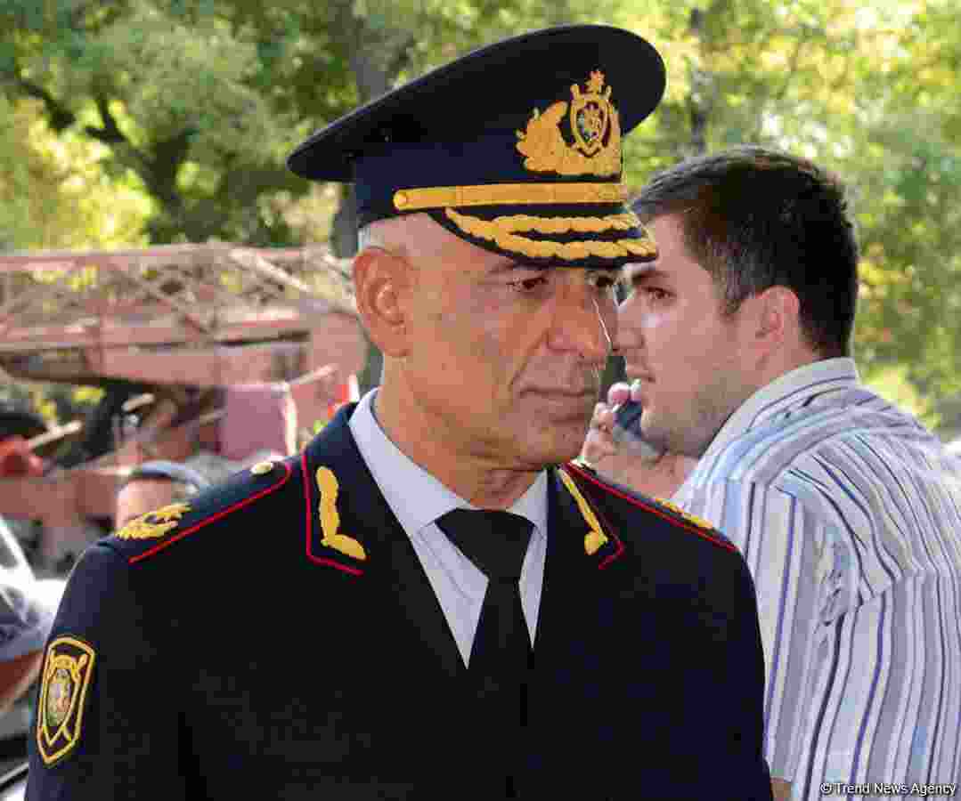 Hacıbala Abutalıbov ermənilərin    KAFESİNİ BAÄžLATDIRDI - FOTOLAR