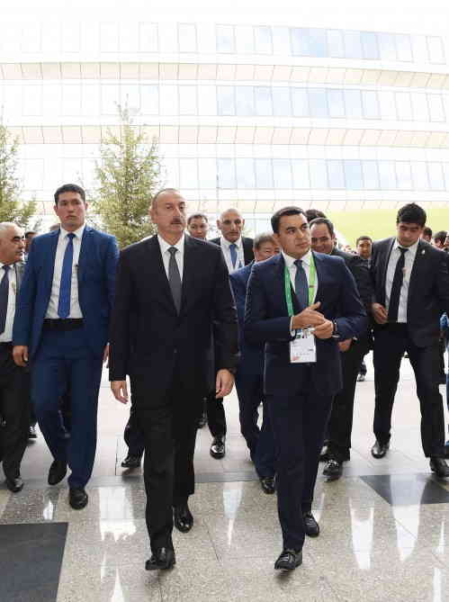 Prezident Astanda sərgidə belə qarşılandı -  FOTOLAR