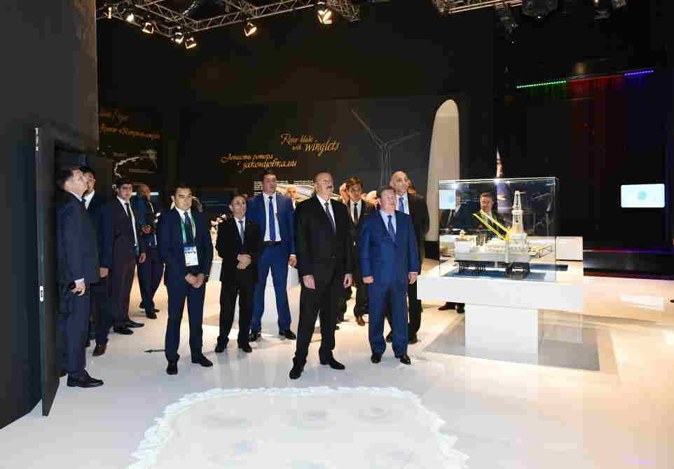 Prezident Astanda sərgidə belə qarşılandı -  FOTOLAR