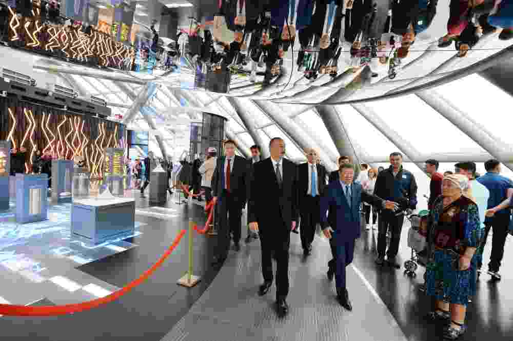 Prezident Astanda sərgidə belə qarşılandı -  FOTOLAR