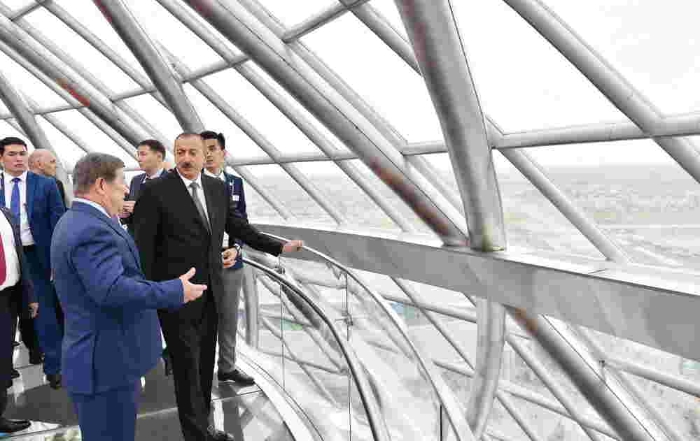 Prezident Astanda sərgidə belə qarşılandı -  FOTOLAR