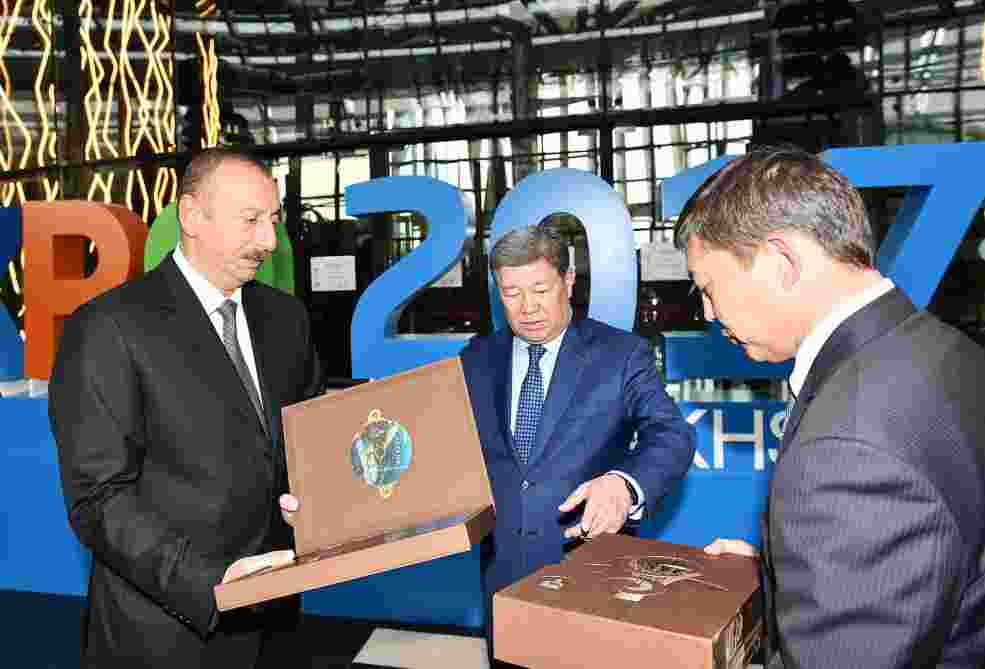 Prezident Astanda sərgidə belə qarşılandı -  FOTOLAR