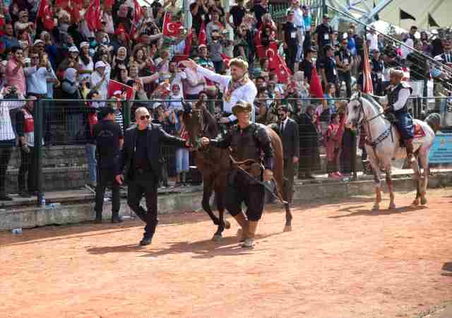 Türkiyənin baş nazirinin at belində görüntüləri YAYILDI -  FOTOLAR