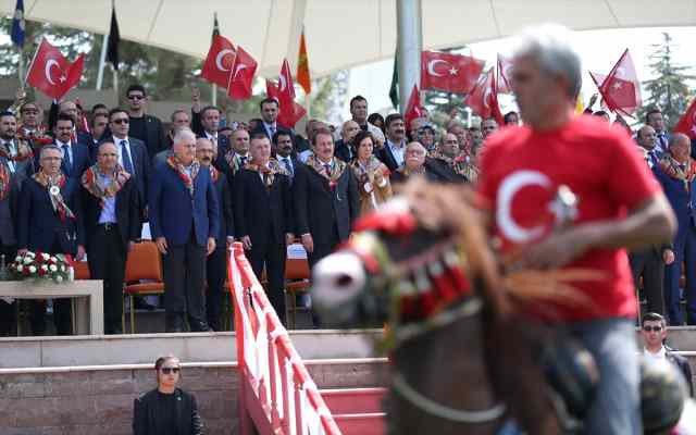 Türkiyənin baş nazirinin at belində görüntüləri YAYILDI -  FOTOLAR