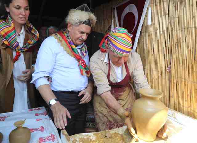 Türkiyənin baş nazirinin at belində görüntüləri YAYILDI -  FOTOLAR