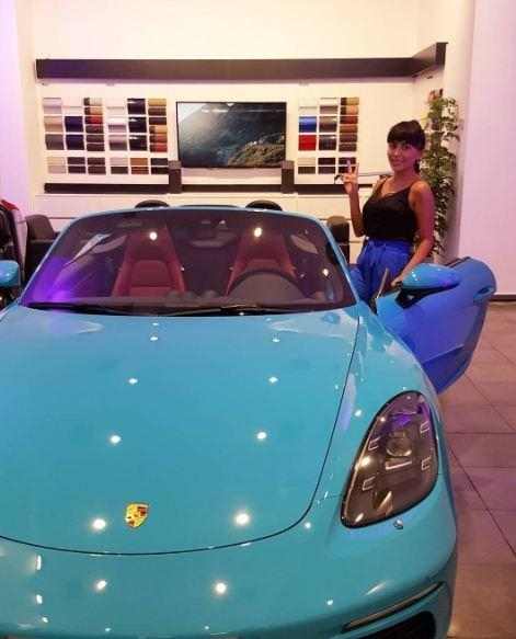 Nanənin 100 minlik yeni Porschesi -   FOTO