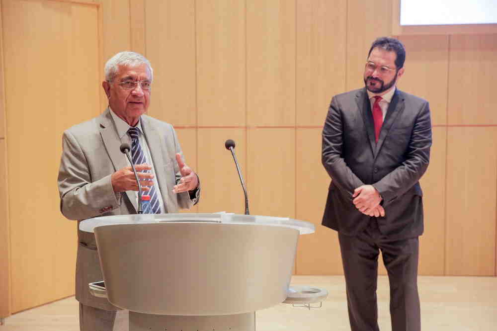 Amerikalı iş adamı mühazirə oxudu -  Mehriban Əliyeva və Leyla Əliyevada orada (FOTOLAR)