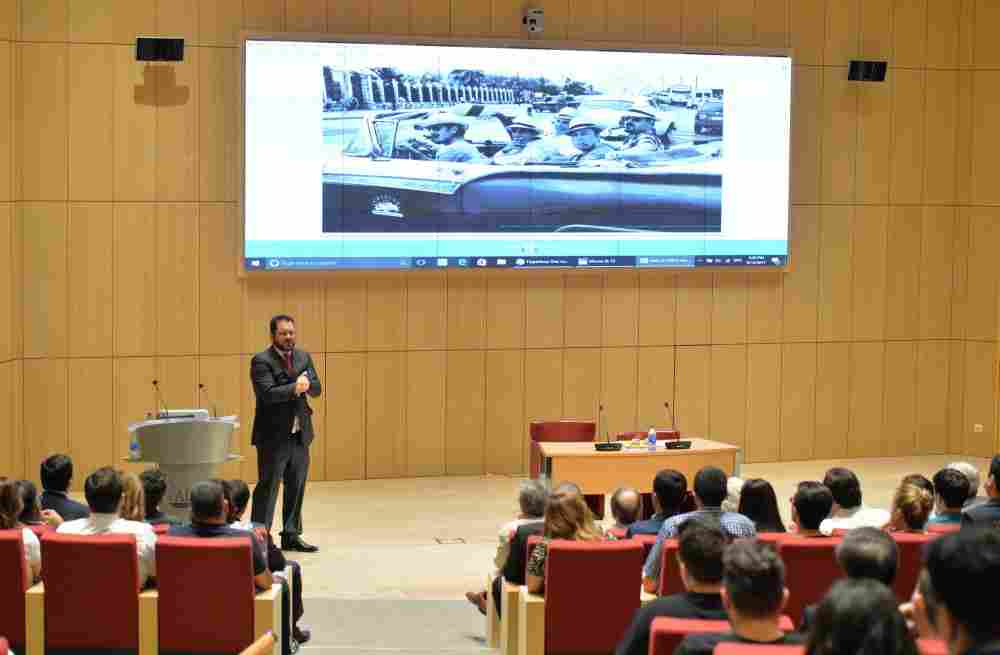 Amerikalı iş adamı mühazirə oxudu -  Mehriban Əliyeva və Leyla Əliyevada orada (FOTOLAR)