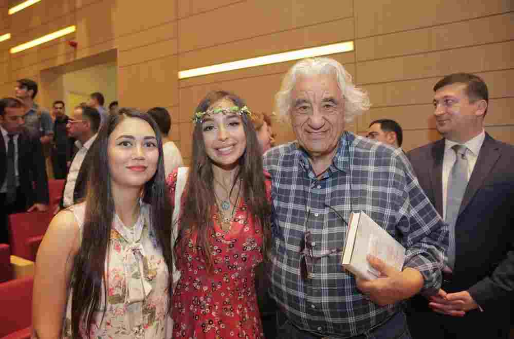 Amerikalı iş adamı mühazirə oxudu -  Mehriban Əliyeva və Leyla Əliyevada orada (FOTOLAR)