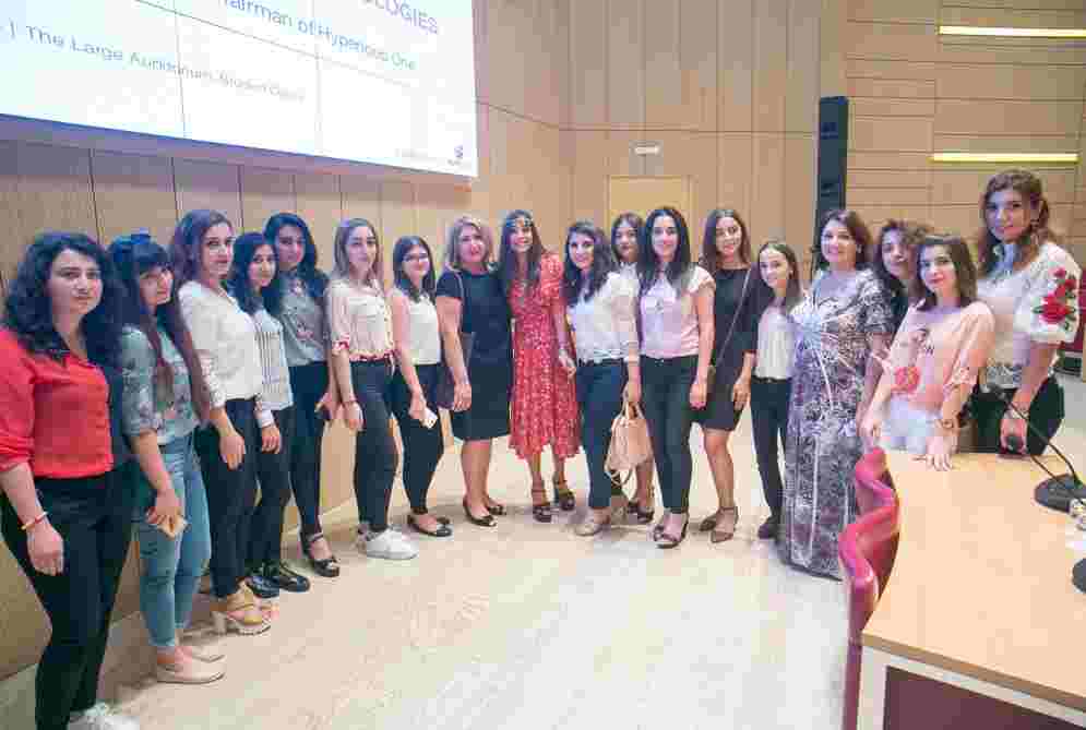 Amerikalı iş adamı mühazirə oxudu -  Mehriban Əliyeva və Leyla Əliyevada orada (FOTOLAR)