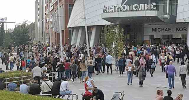 Moskvada bomba HƏYACANI: Metro, ticarət mərkəzləri və universitetlər boşaldıldı (FOTOLAR)