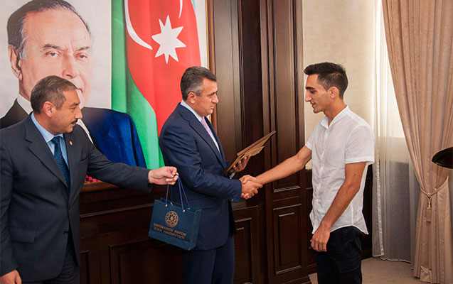 İcra başçısı tələbələrlə görüşdü - FOTO