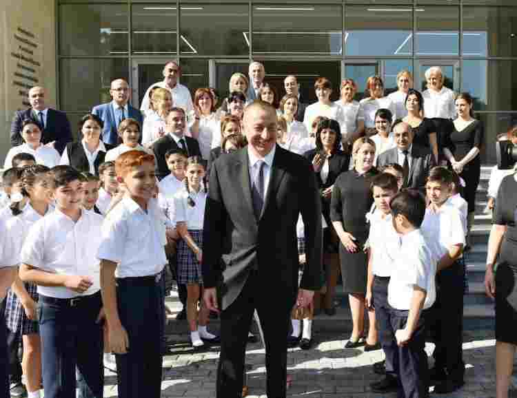 İlham Əliyev və xanımı   məktəb-liseyin açılışında (FOTOLAR-YENİLƏNİB)