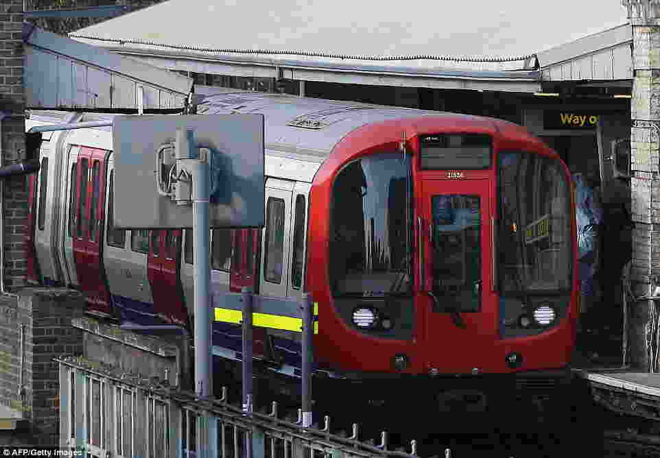 Metroda növbəti   bomba tapıldı (FOTOLAR)