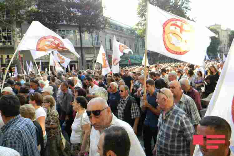 Müxalifət partiyası etiraz aksiyası keçirib -  GÜRCÜSTANDA (FOTO)