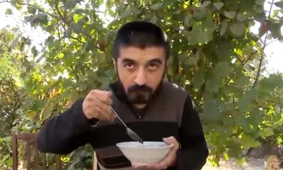 Xoşqədəmin verilişindəki zəncirlənmiş oğlan əhvalatı    QURMA ÇIXDI (FOTOLAR-VİDEO)