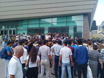 Bakıda metronun qarşısında öldü -  FOTO