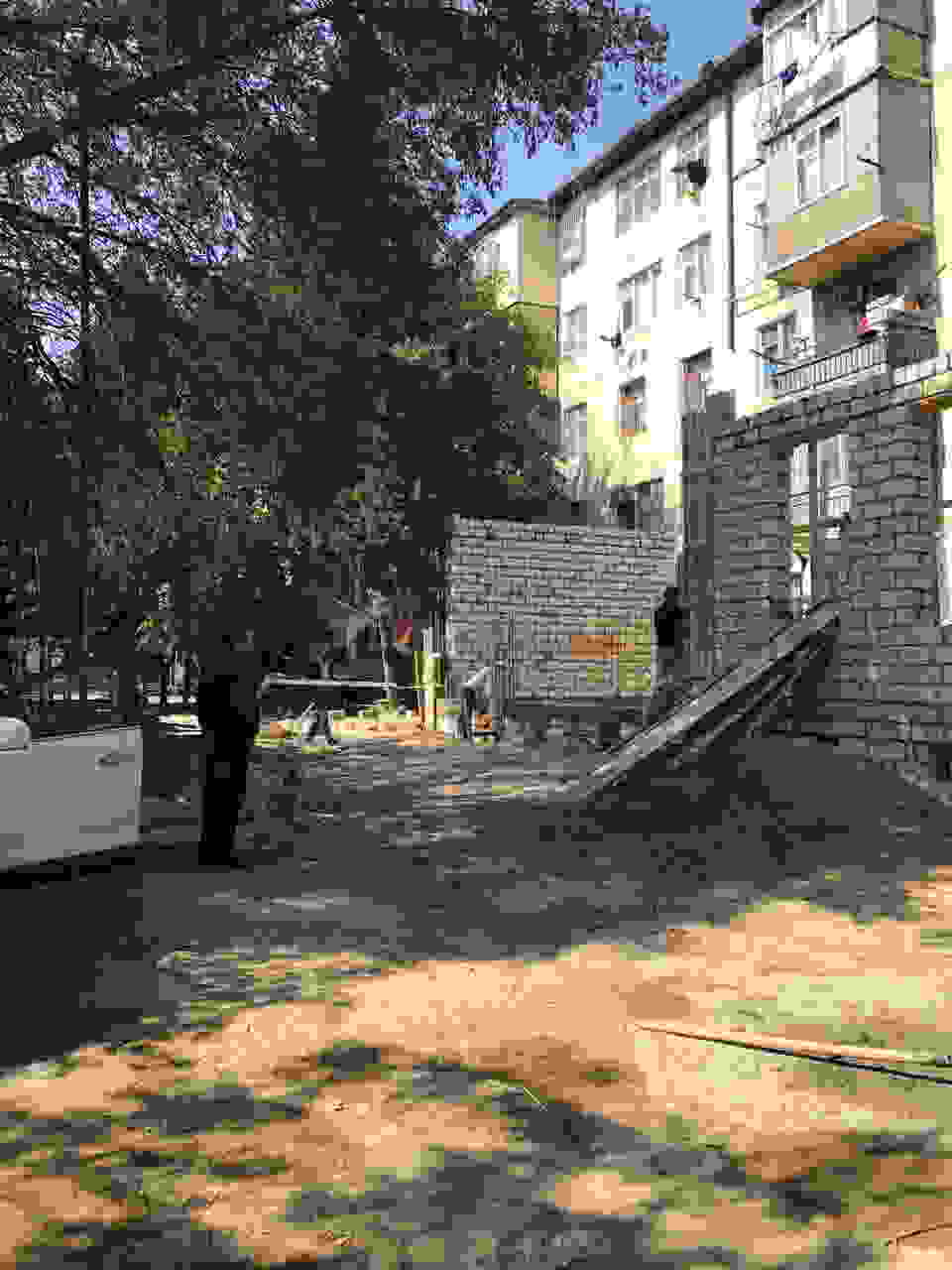 Nəsimi sakinləri Asif Əsgərovdan narazılıq edir -   FOTOLAR
