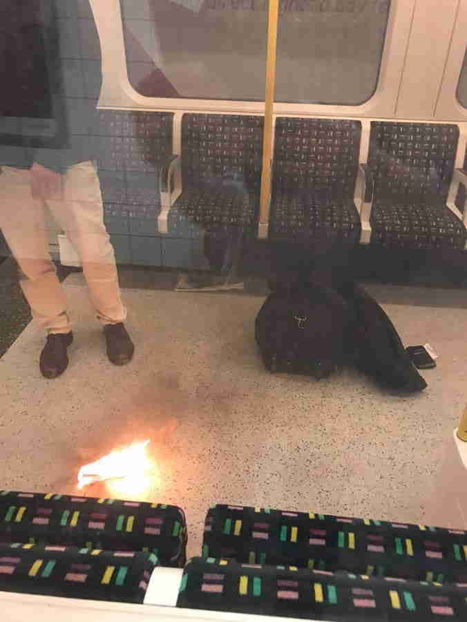 Metroda PARTLAYIŞ:   Sərnişinlər təxliyə olunur (FOTO)
