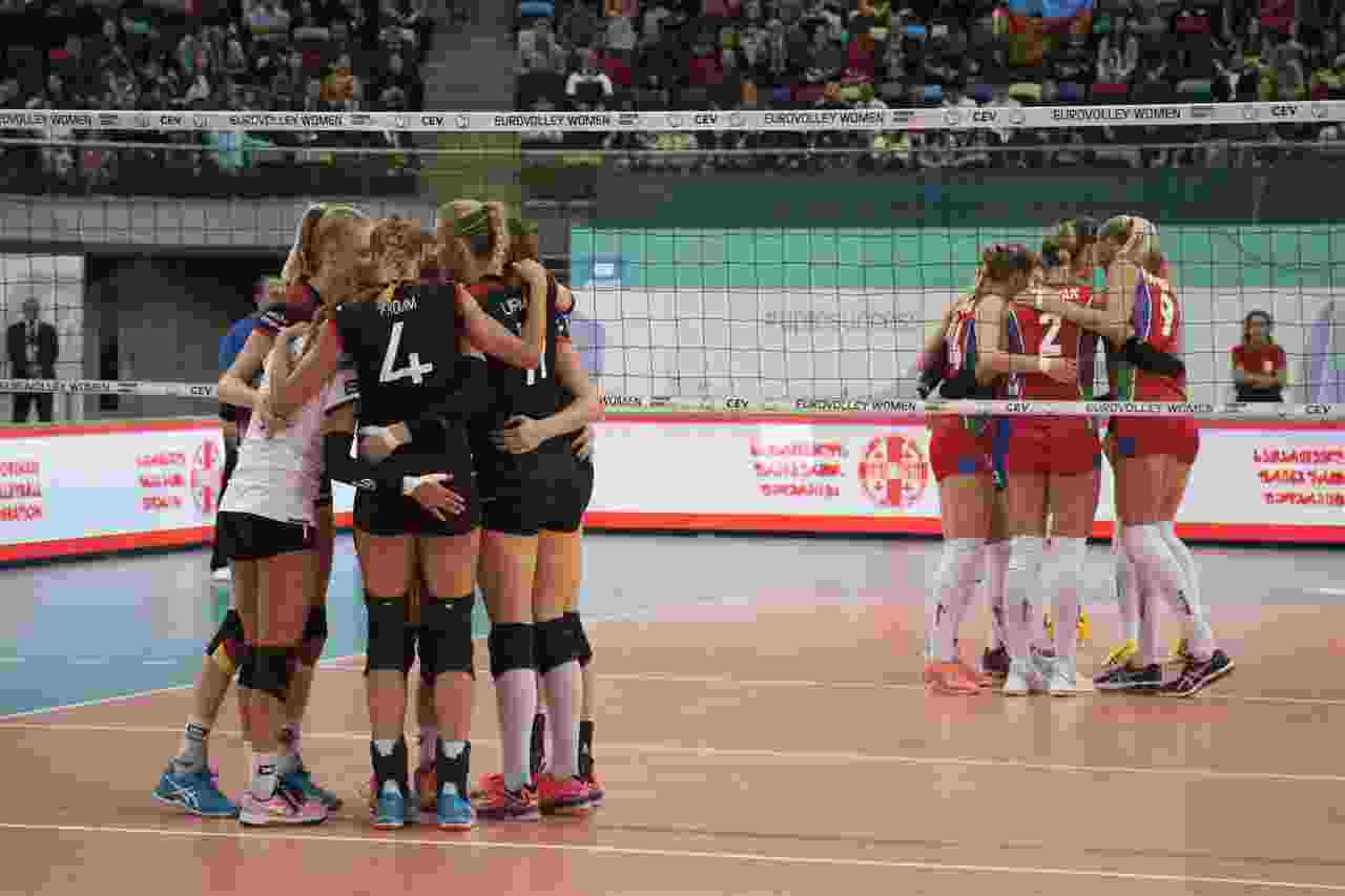 Millimiz almanları darmadağın  etdi - YARIMFİNALDAYIQ (FOTOLAR)