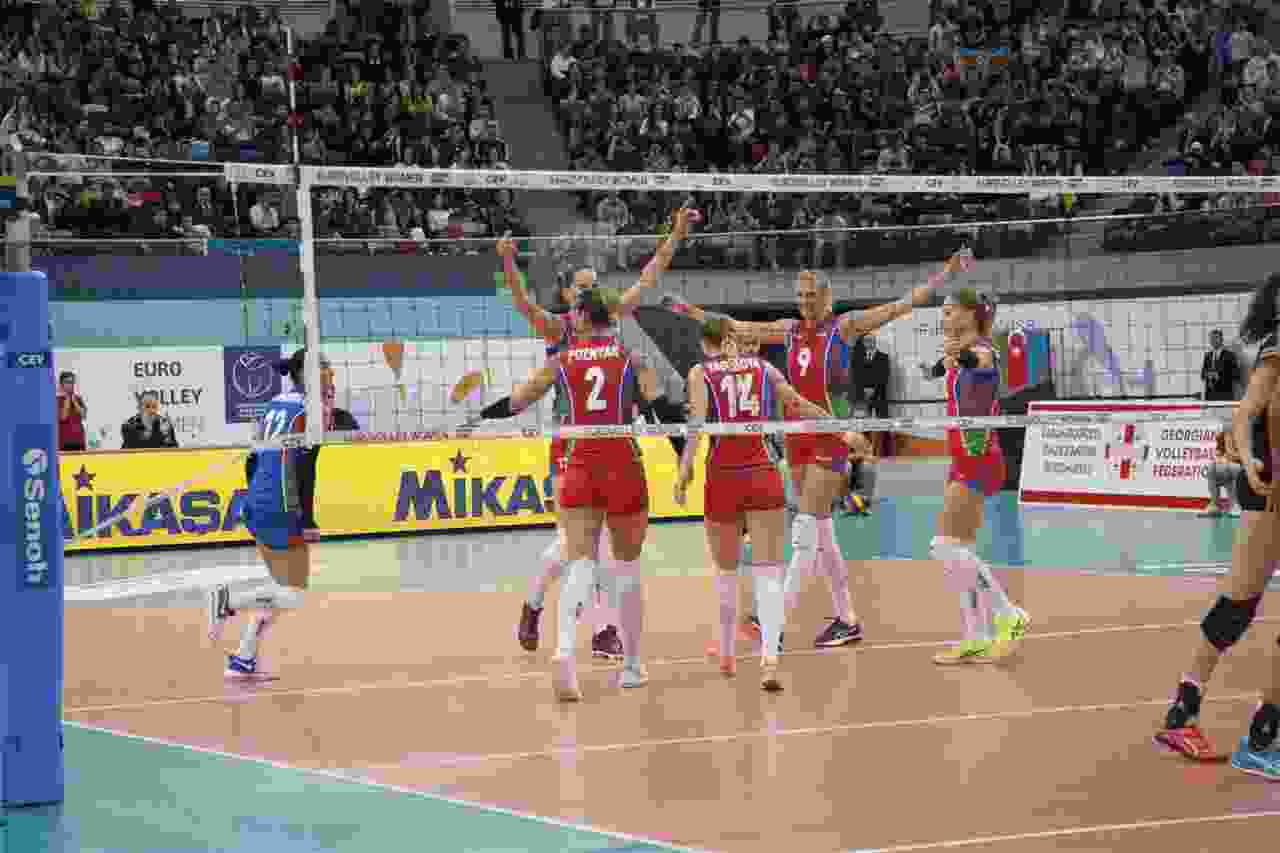 Millimiz almanları darmadağın  etdi - YARIMFİNALDAYIQ (FOTOLAR)