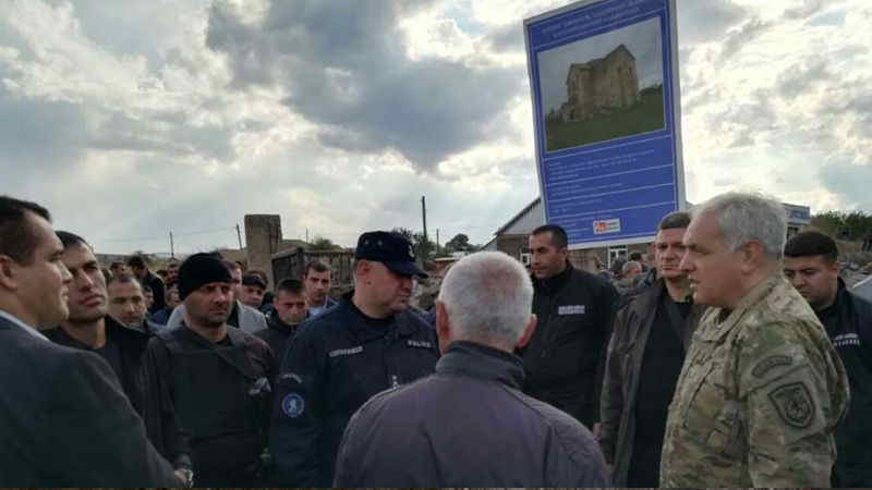 Polis əməkdaşları xəsarət alıb, maşınlara ziyan dəyib - Nazirlik məlumat yaydı - FOTOLAR