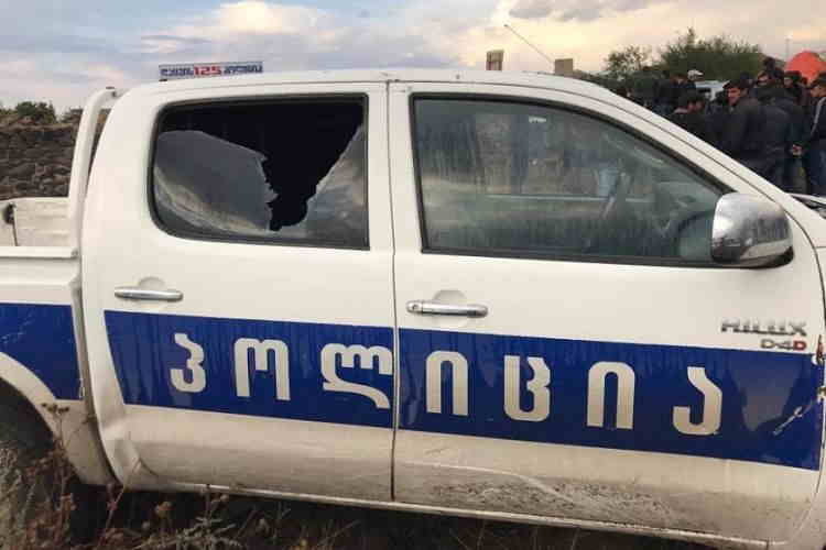 Polis əməkdaşları xəsarət alıb, maşınlara ziyan dəyib - Nazirlik məlumat yaydı - FOTOLAR
