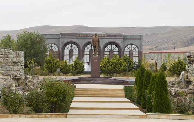 İlham Əliyev   Qobustanda (FOTOLAR-YENİLƏNİB)