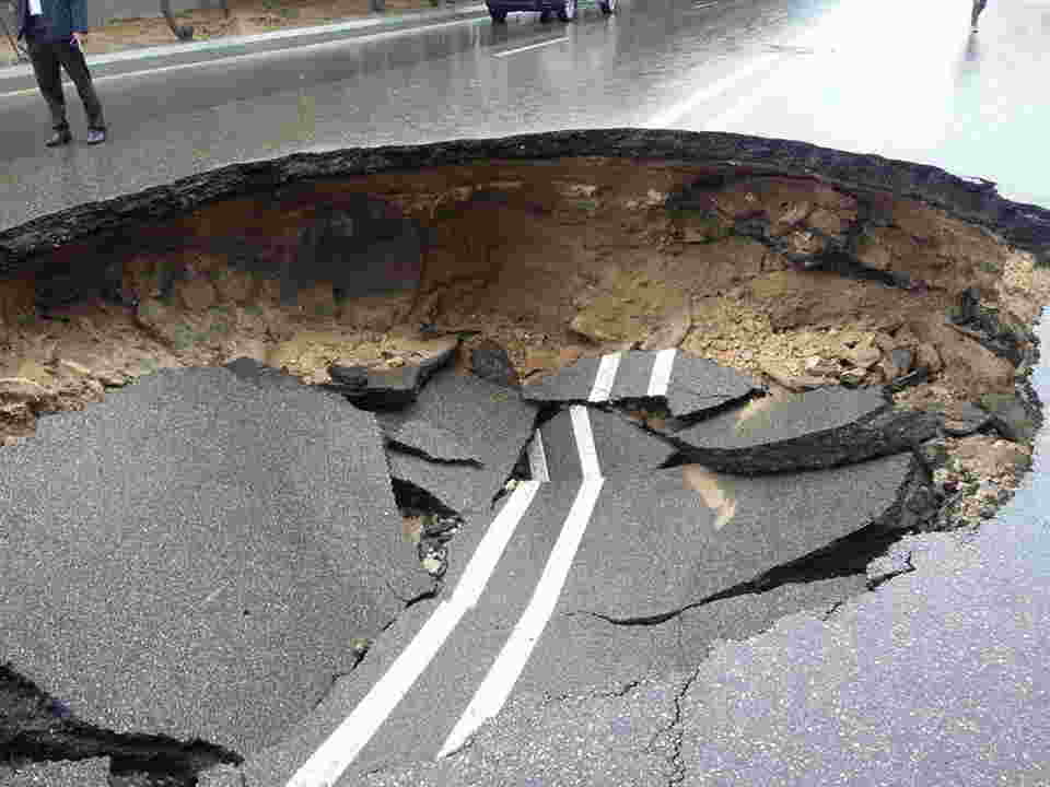 Bakıda yol çökdü -    Azəravtoyol məlumat yaydı (FOTO)