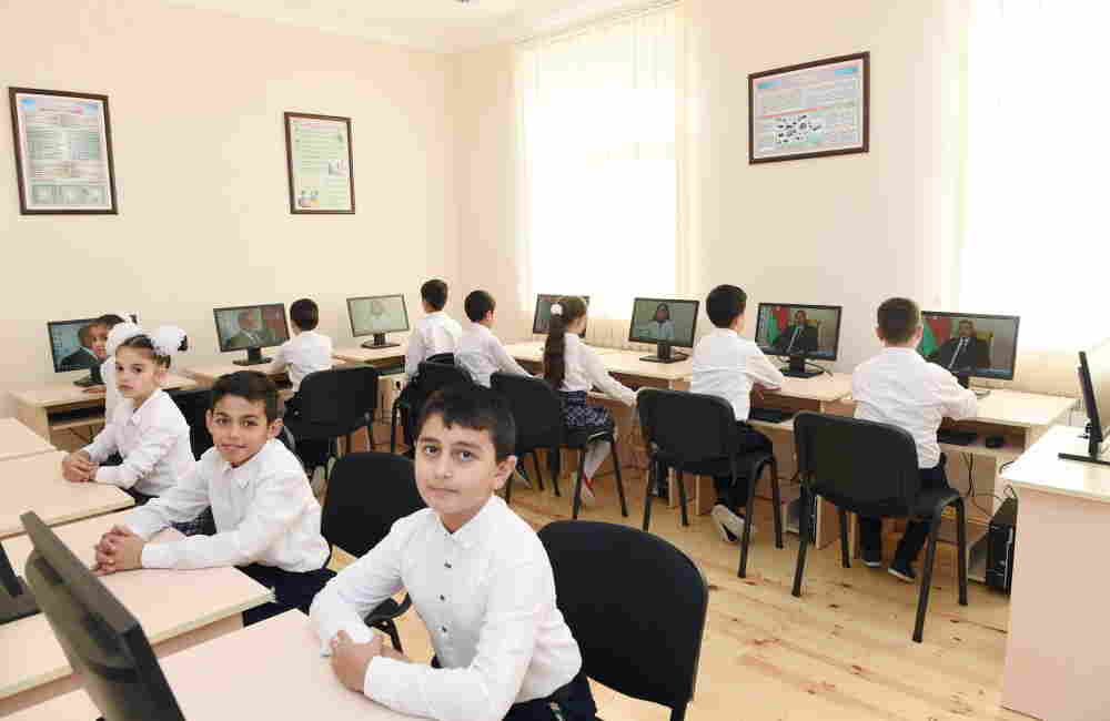 Birinci vitse-prezident Qubadlı rayon Xanlıq kənd orta məktəbində - FOTOLAR