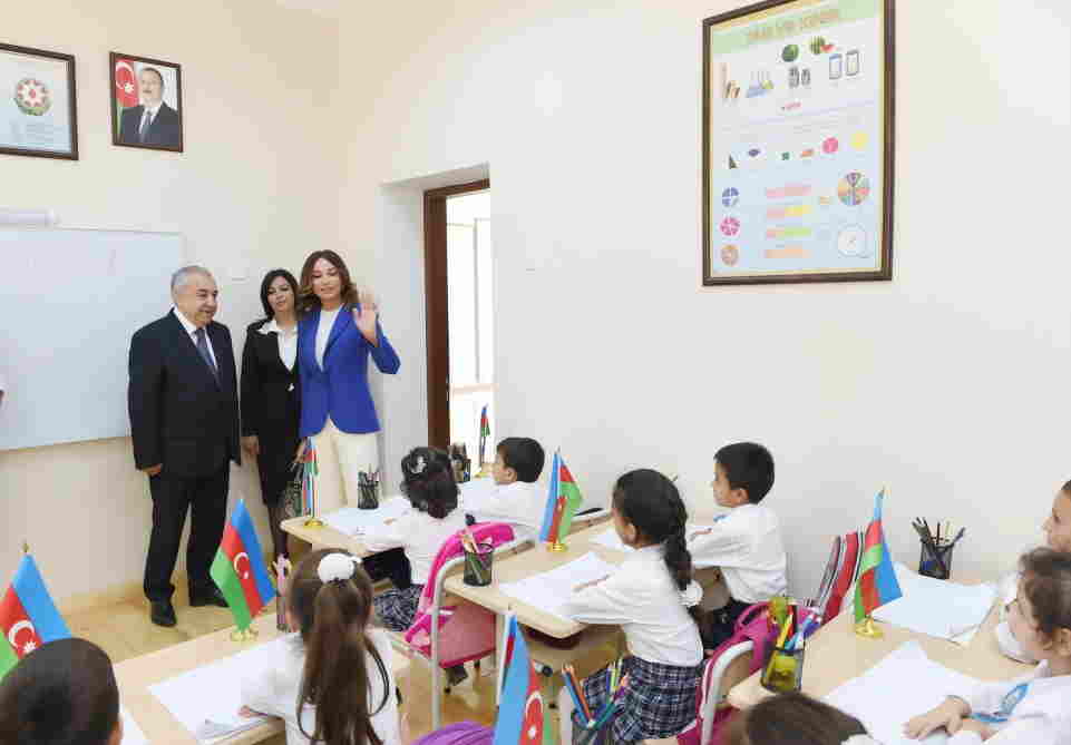 Birinci vitse-prezident Qubadlı rayon Xanlıq kənd orta məktəbində - FOTOLAR